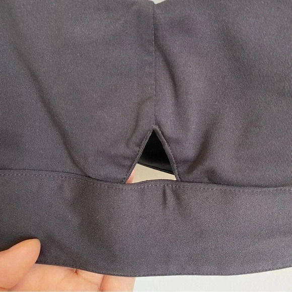 3/$39 Fabletics Cutout Front Criss Cross Back Medium support Sports Bra S - Picture 2 of 6